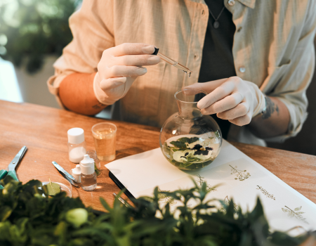 Why The Kratom Extraction Process Matters: How It Affects Potency & Effects